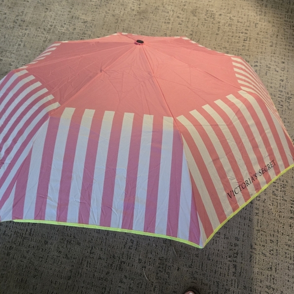 Victoria’s Secret Full-Size Umbrella – 2016 Limited Edition Pink Stripes - Picture 5 of 7